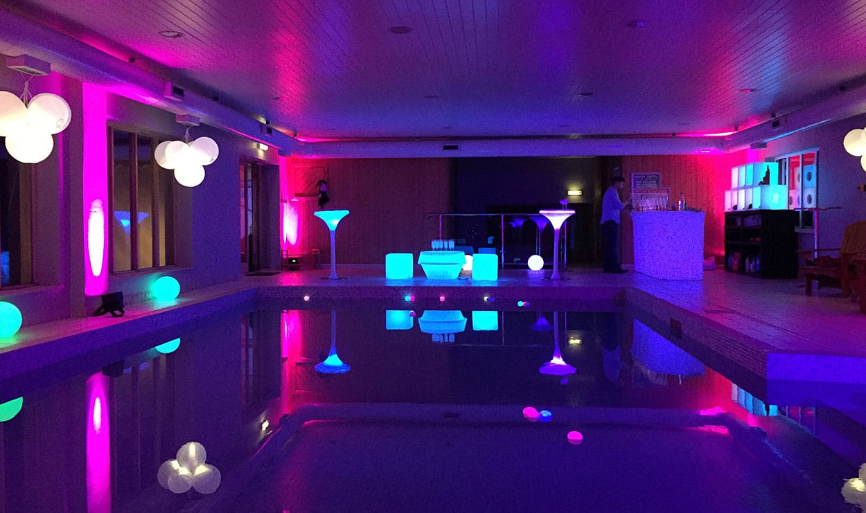 Image of a swimming pool ready for a party.